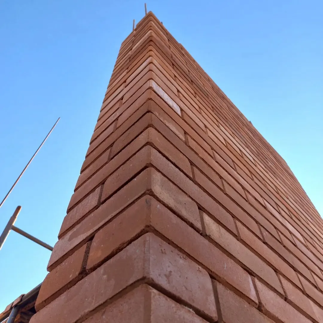 Detalhe de alvenaria em construção residencial da OTTOS